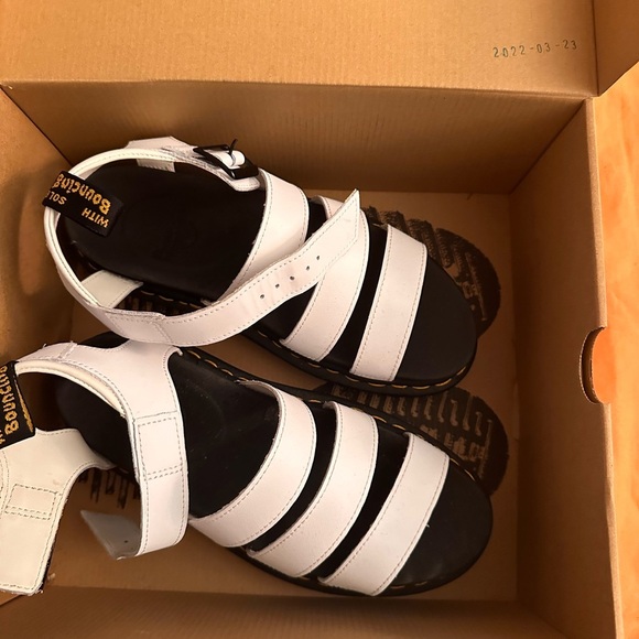 BLAIRE HYDRO LEATHER STRAP SANDALS - Picture 6 of 8